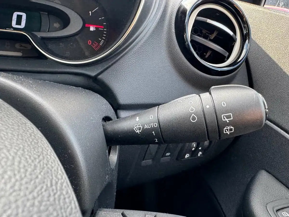 2019-renault-captur-09-tce-play-big-32