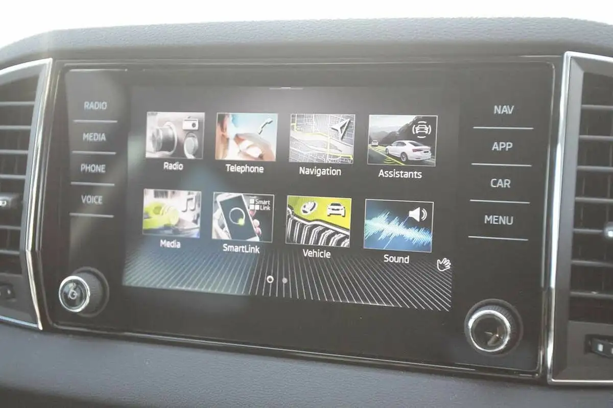 2021-skoda-karoq-10-tsi-se-l-110ps-big-14