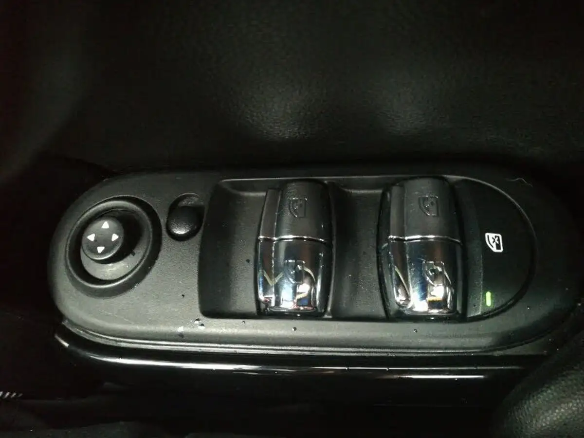 2021-mini-cooper-15-cooper-exclusive-hatchback-5d-auto-big-9