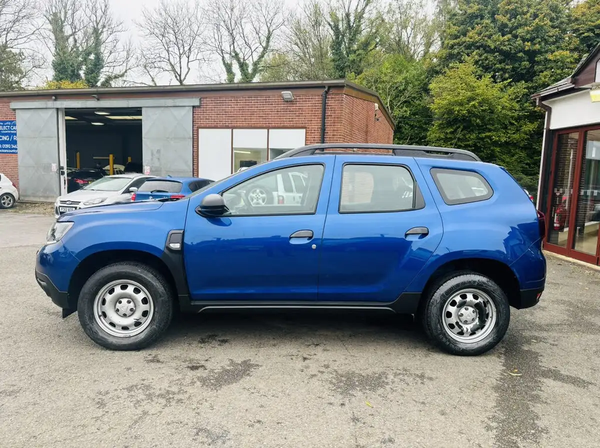 2021-dacia-duster-10-tce-essential-100bhp-bi-fuel-station-wagon-5d-big-3