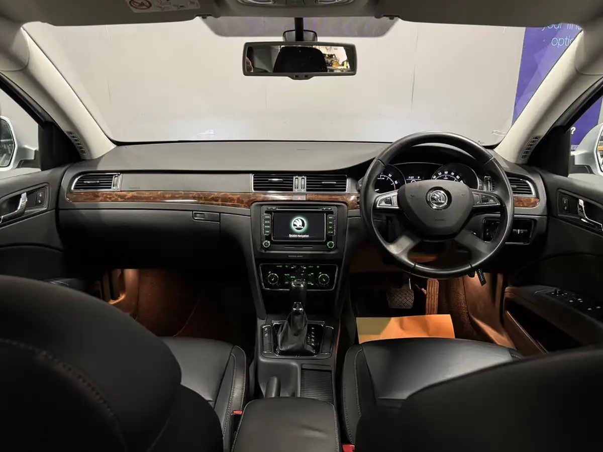 2015-skoda-superb-18-elegance-hatchback-big-13