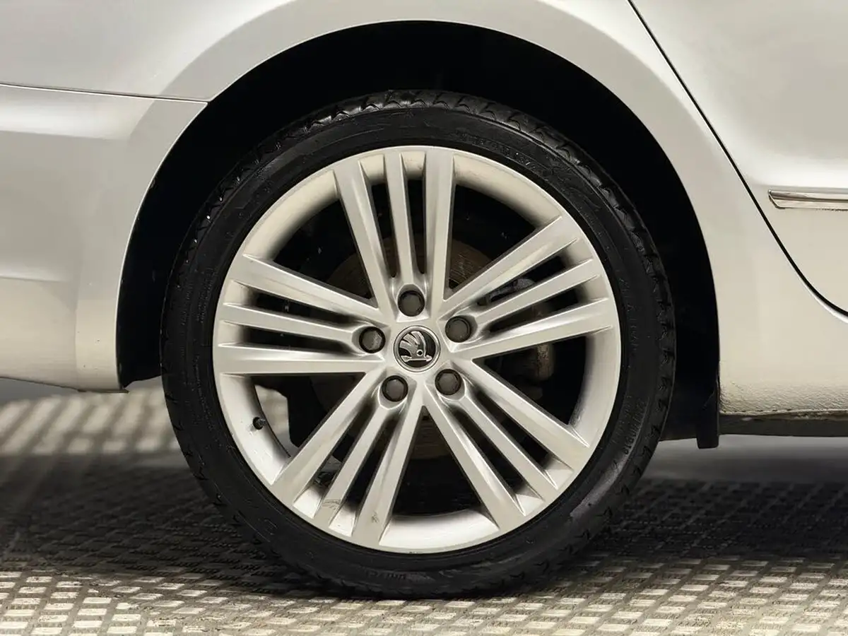 2015-skoda-superb-18-elegance-hatchback-big-9