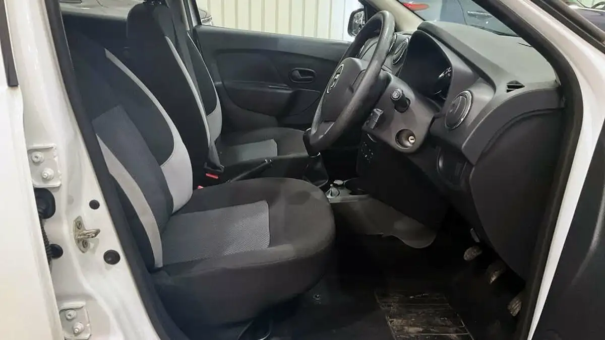 2016-dacia-sandero-12-ambiance-big-9