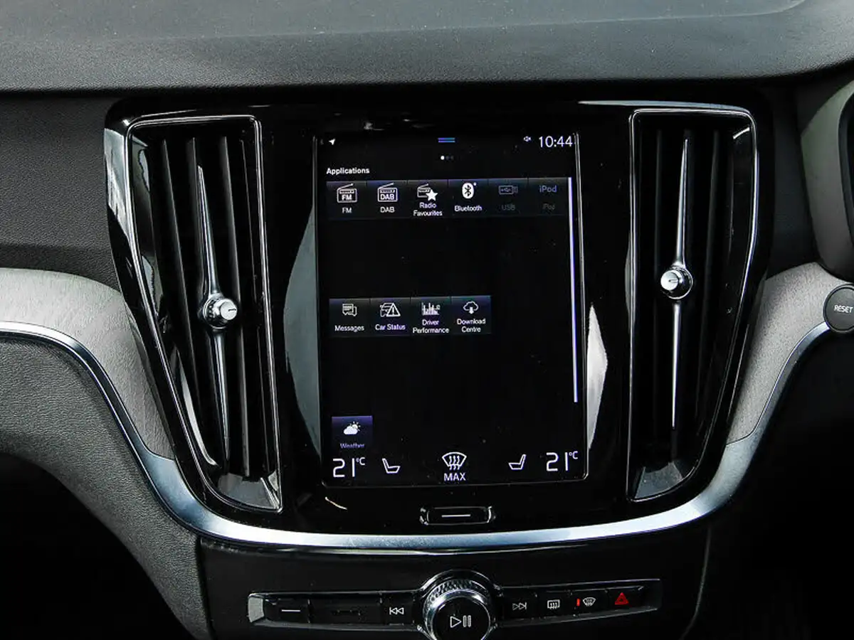 2021-volvo-v60-20td-b4-cross-country-big-17