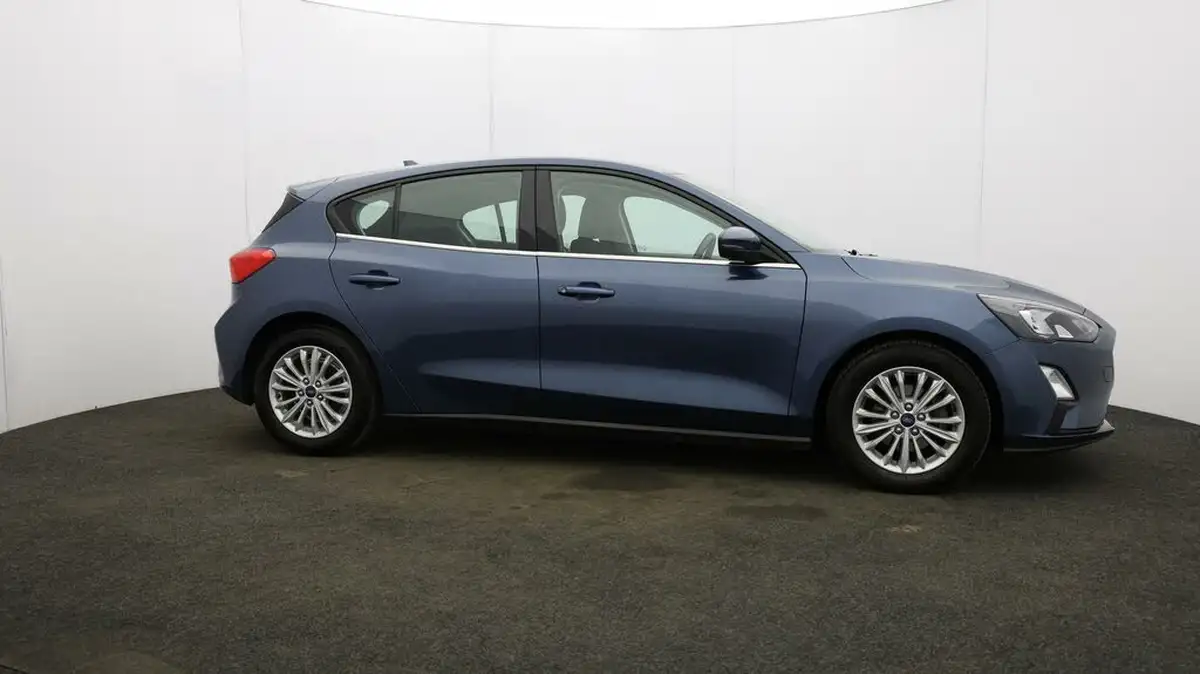 2021-ford-focus-15-titanium-edition-hatchback-big-44
