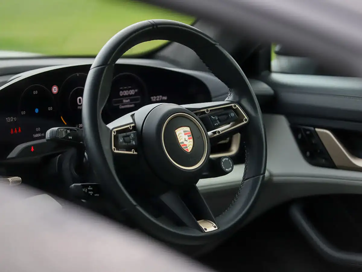 2021-porsche-taycan-e-turbo-big-9