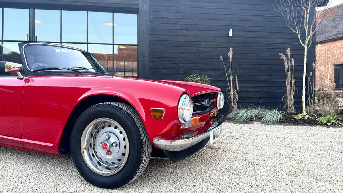 1973-triumph-tr6-roadster-rwd-big-1