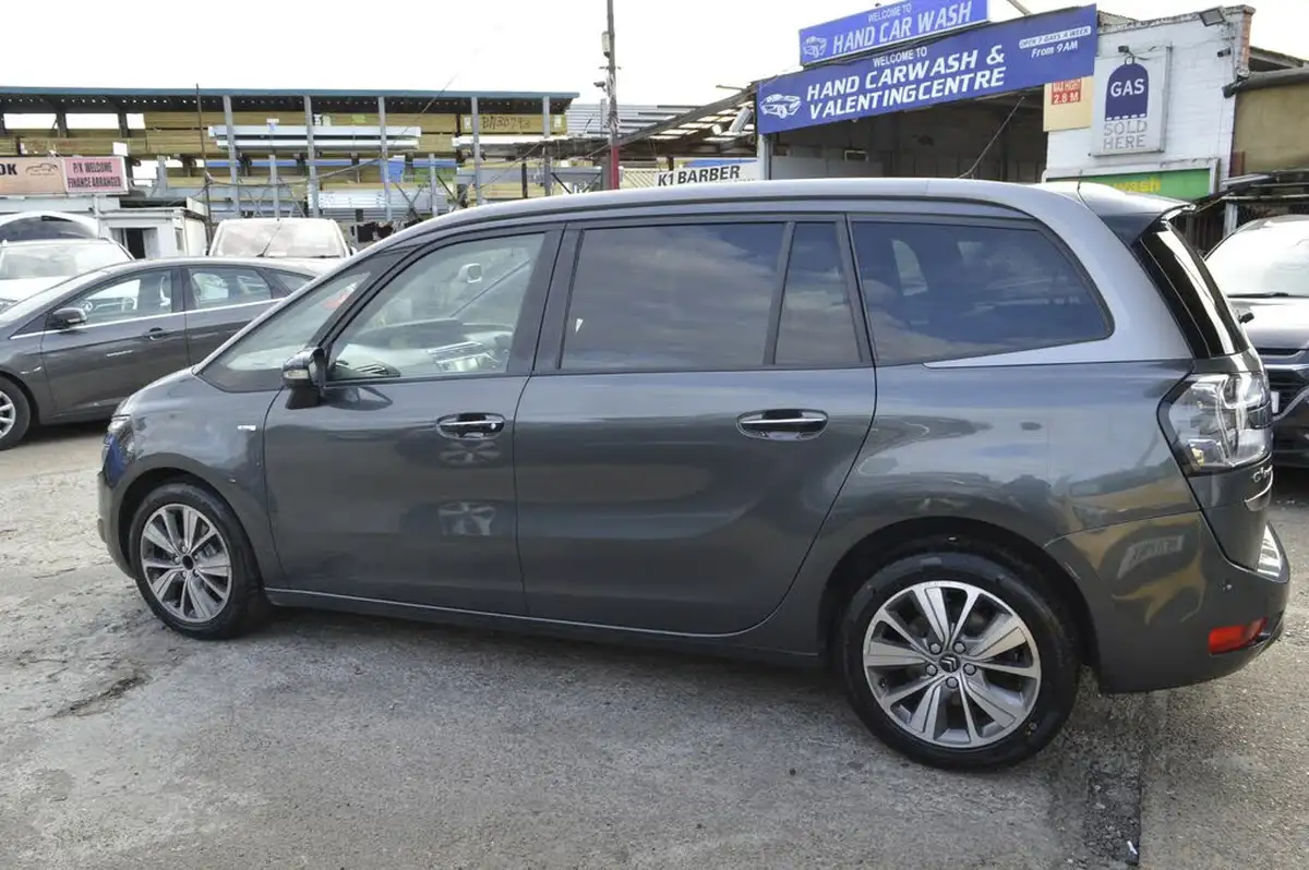 2016-citroen-grand-c4-picasso-16bluehdi-exclusive-eat6-big-4