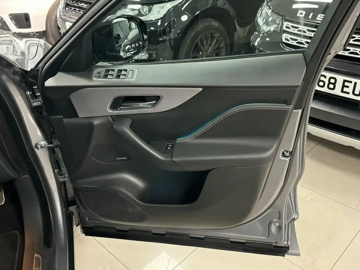2020-jaguar-f-pace-20-i4d-chequered-flag-180ps-big-48