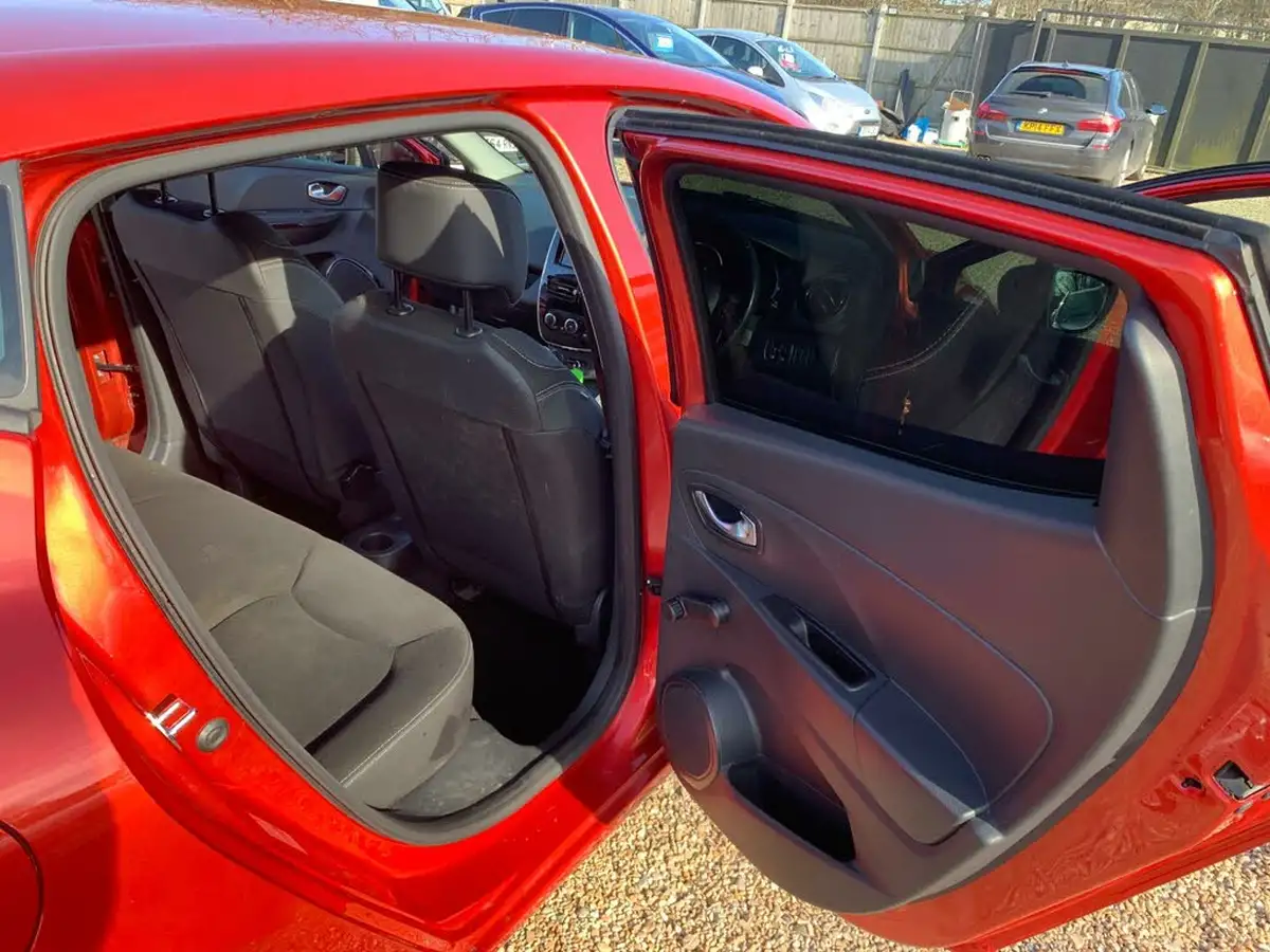 2015-renault-clio-12-dynamique-nav-big-31