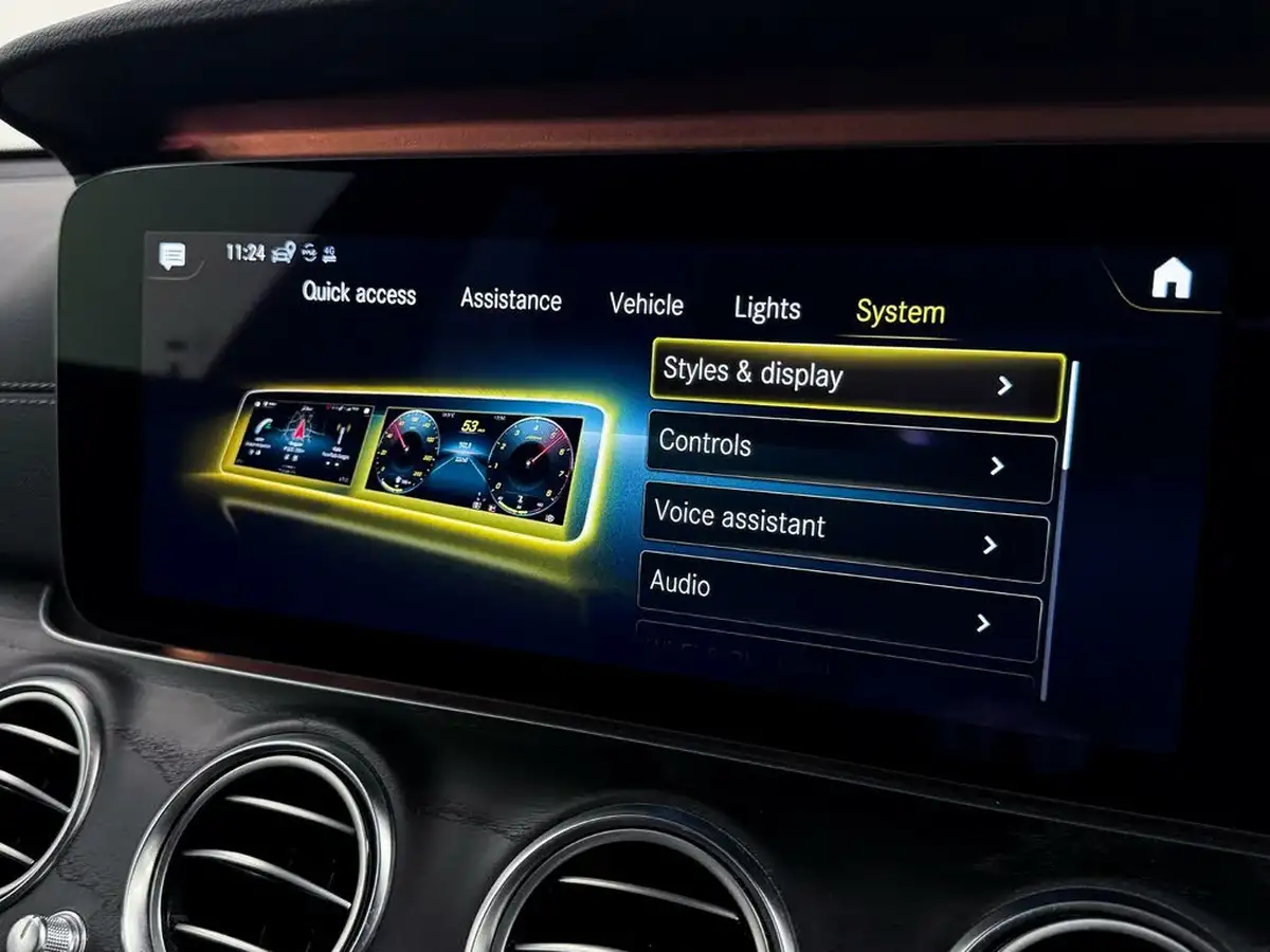 2020-mercedes-benz-e-class-20d-e300de-amg-line-eq-power-saloon-4d-big-60