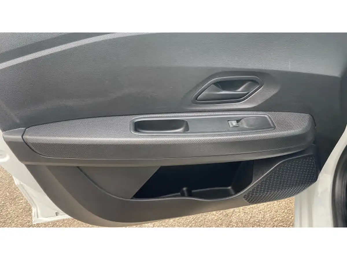 2021-dacia-sandero-10-tce-essential-90bhp-big-18