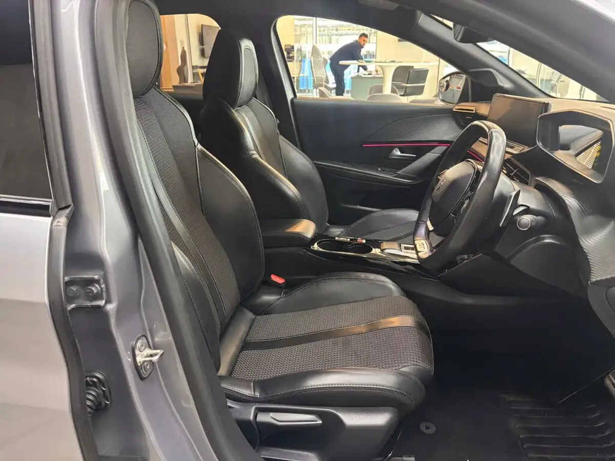 2022-peugeot-208-12-puretech-gt-100bhp-eat8-big-11