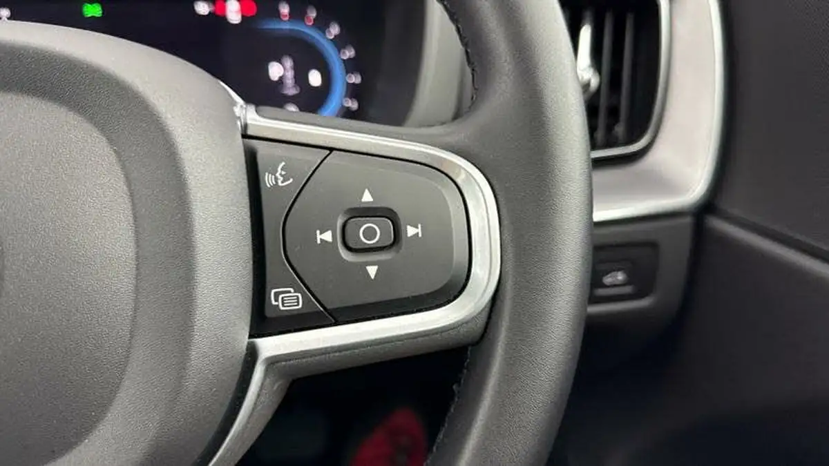 2021-volvo-xc60-20-b5-momentum-awd-big-20