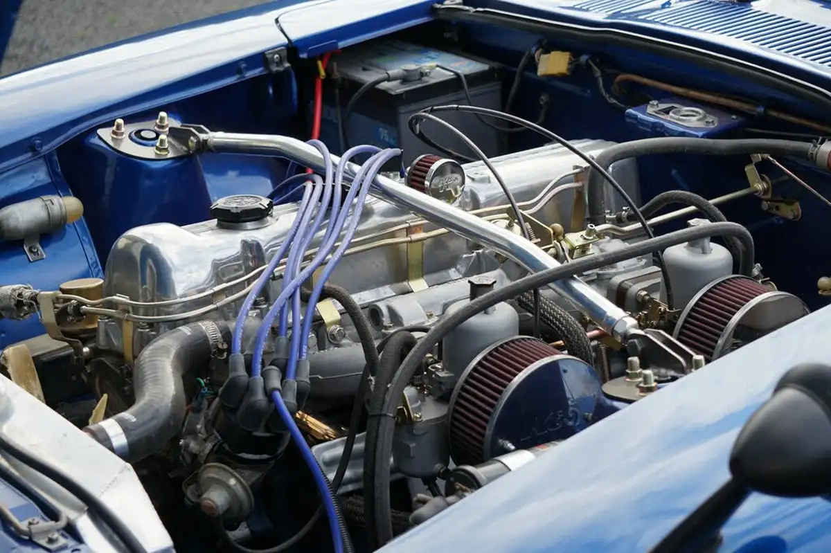 1973-datsun-240z-coupe-big-38