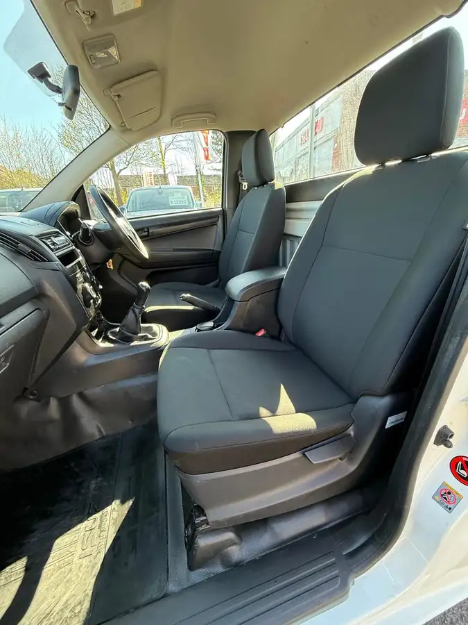 2020-isuzu-d-max-19td-utility-162-bhpeu6-4x2-single-pick-up-big-1