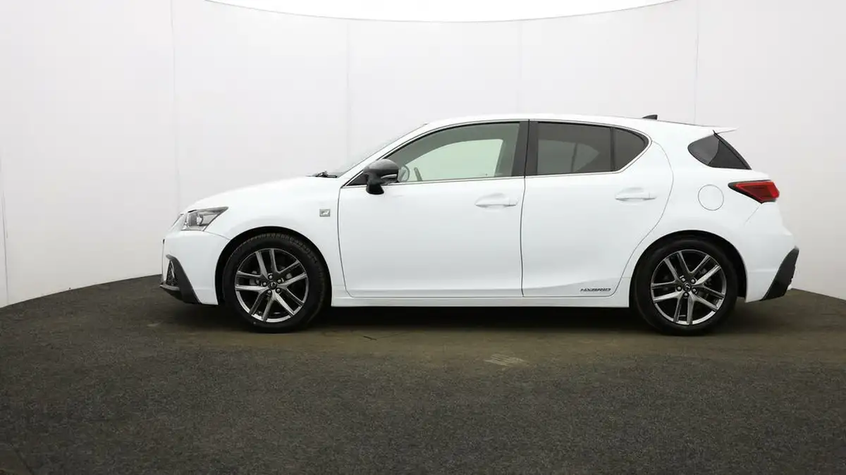 2019-lexus-ct-200h-18-f-sport-big-3