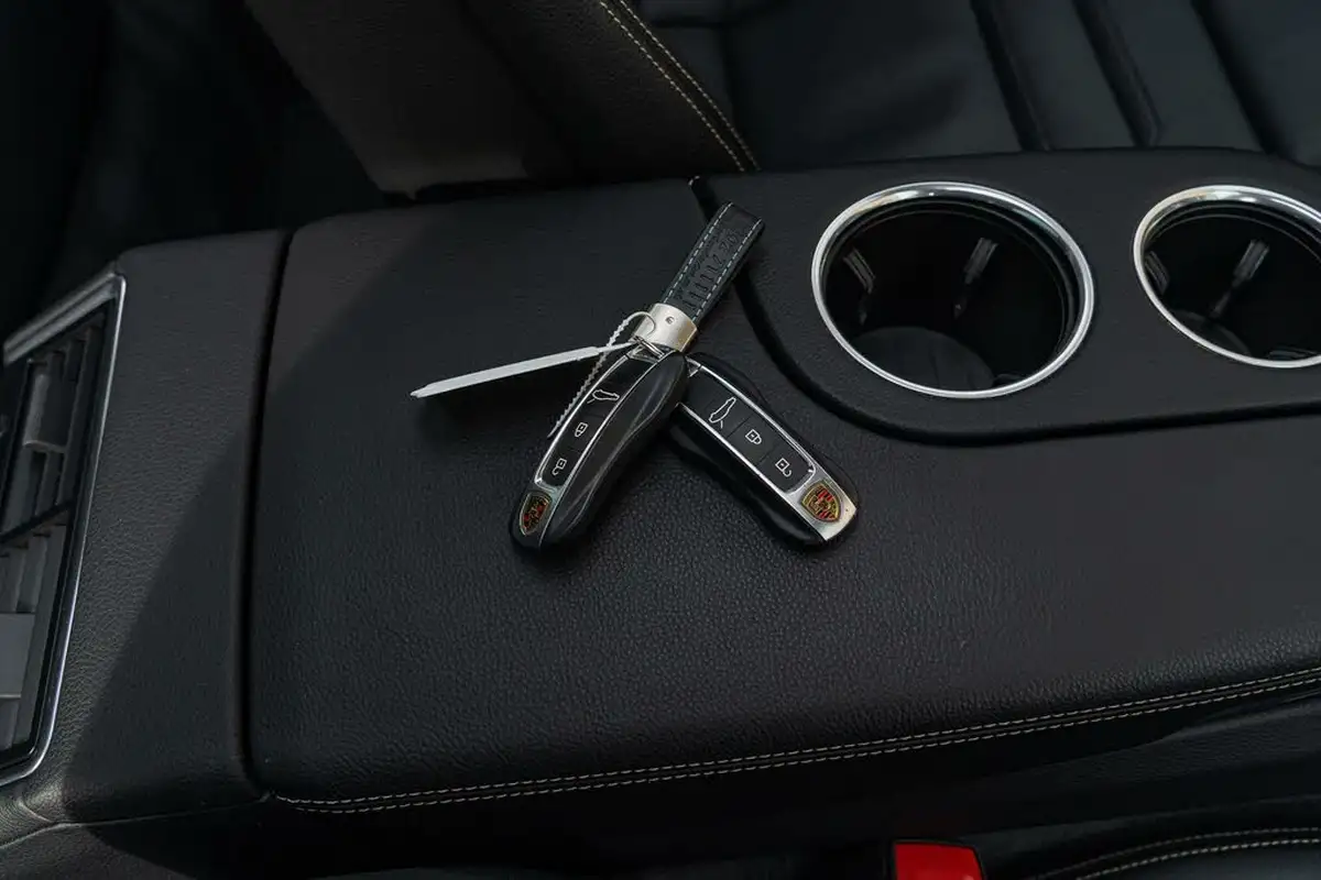 2020-porsche-panamera-30-4-10-years-edition-sport-turismo-big-62