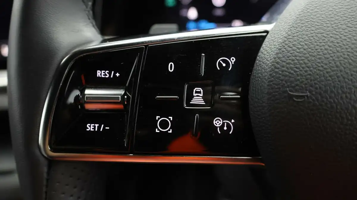 2023-renault-megane-e-tech-e-techno-big-20