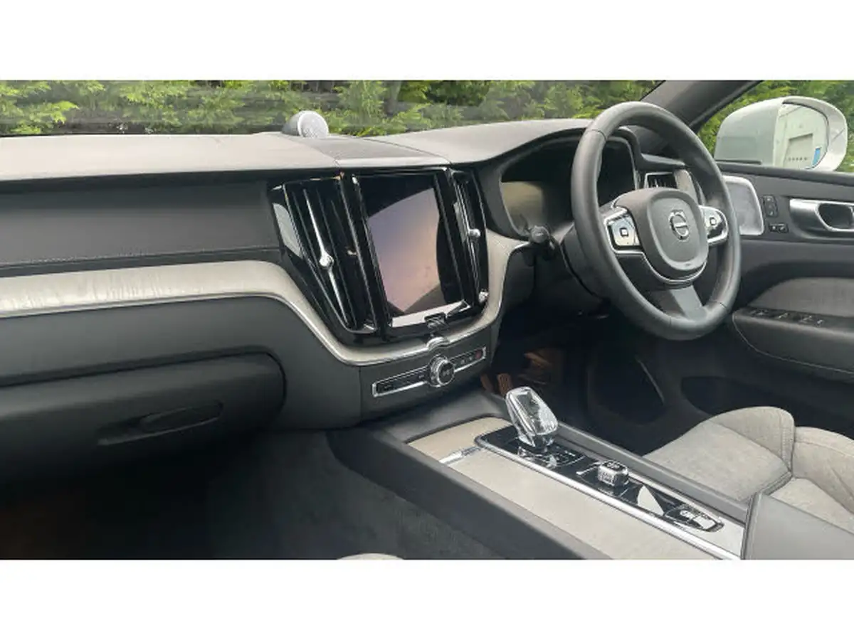 2023-volvo-xc60-20-t8-ultimate-dark-big-3