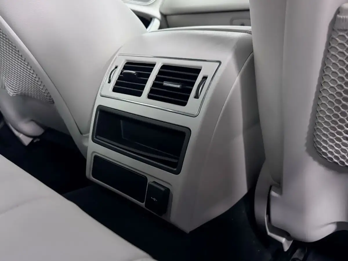 2022-jaguar-xf-20-d200-r-dynamic-se-rwd-saloon-4d-big-36