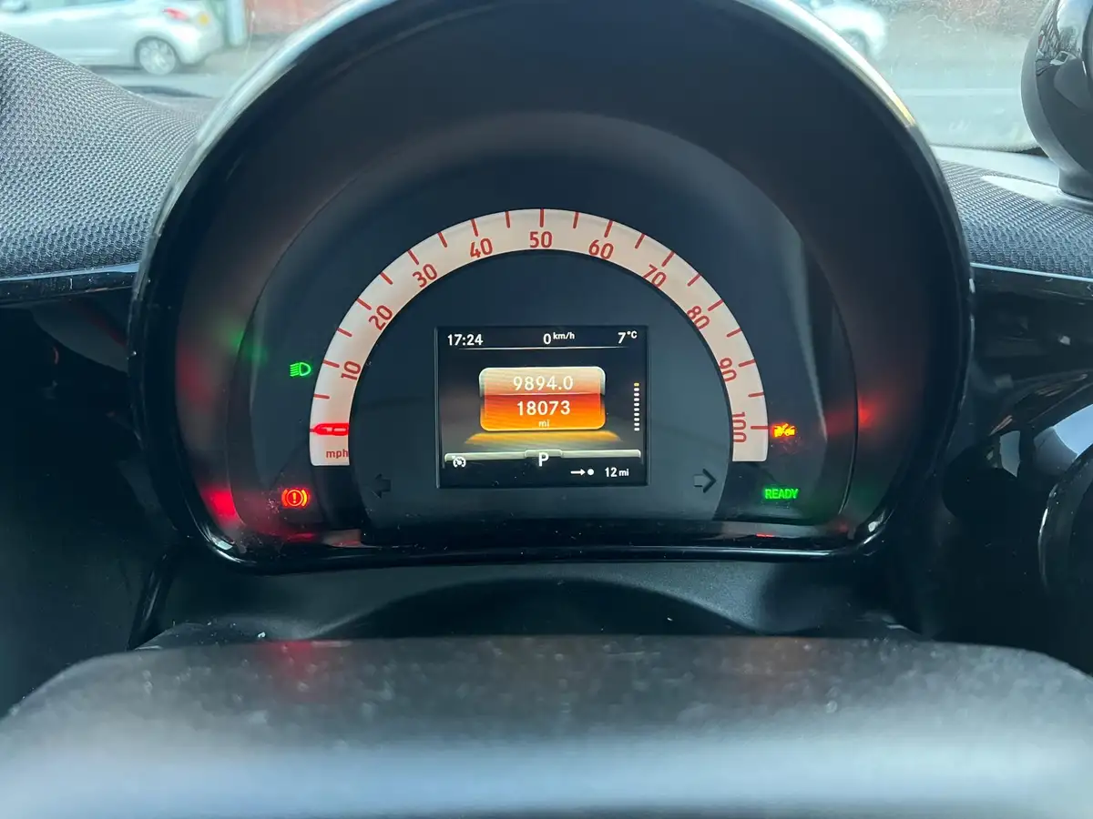 2020-smart-forfour-eq-prime-exclusive-big-26