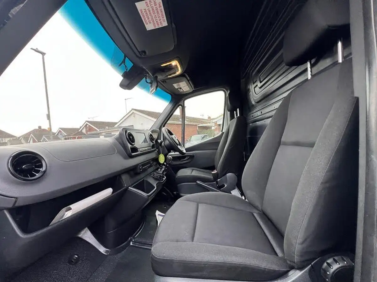2018-mercedes-benz-sprinter-21cdi-311-l2h1-panel-van-rwd-eco-gear-360-big-38