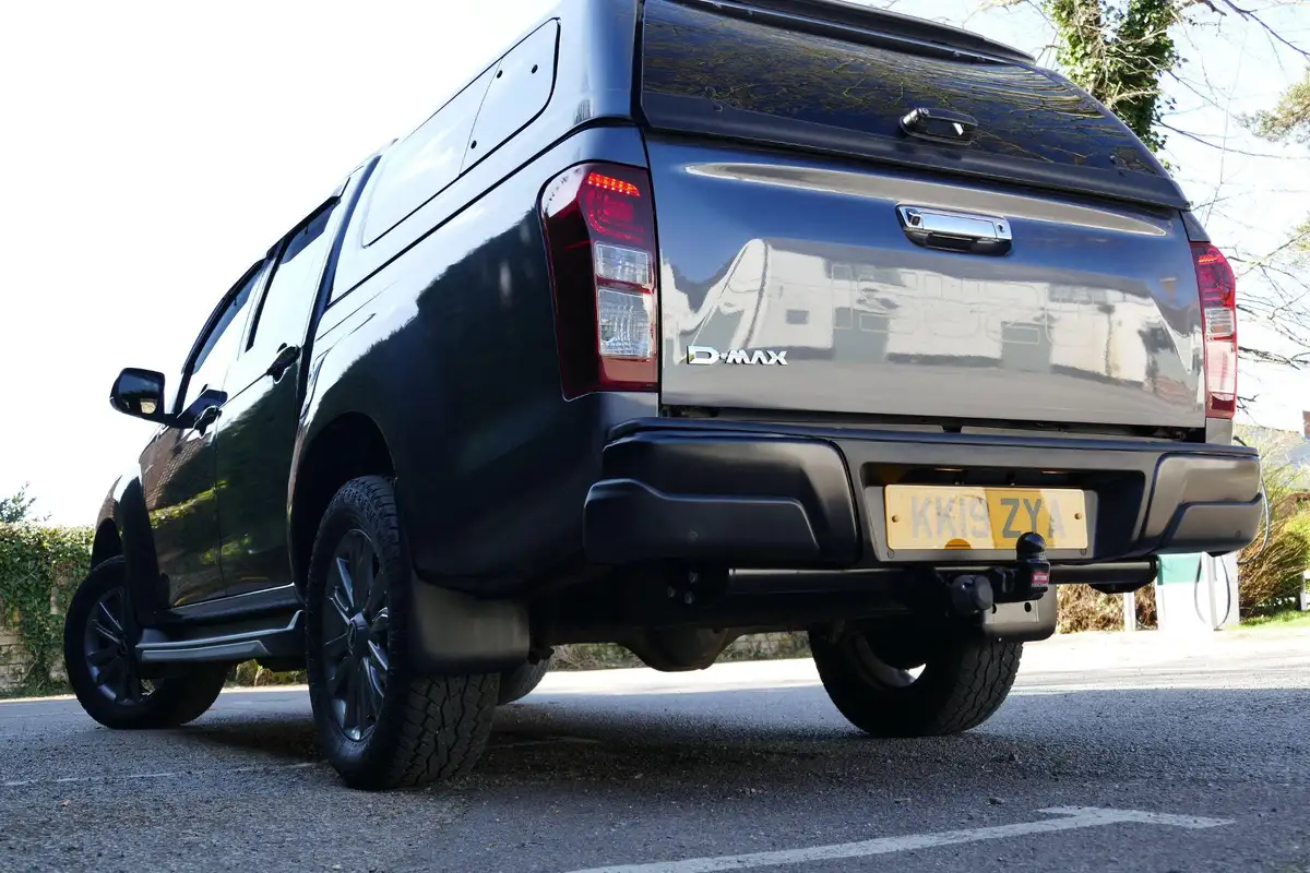 2019-isuzu-d-max-19td-blade-auto-big-9