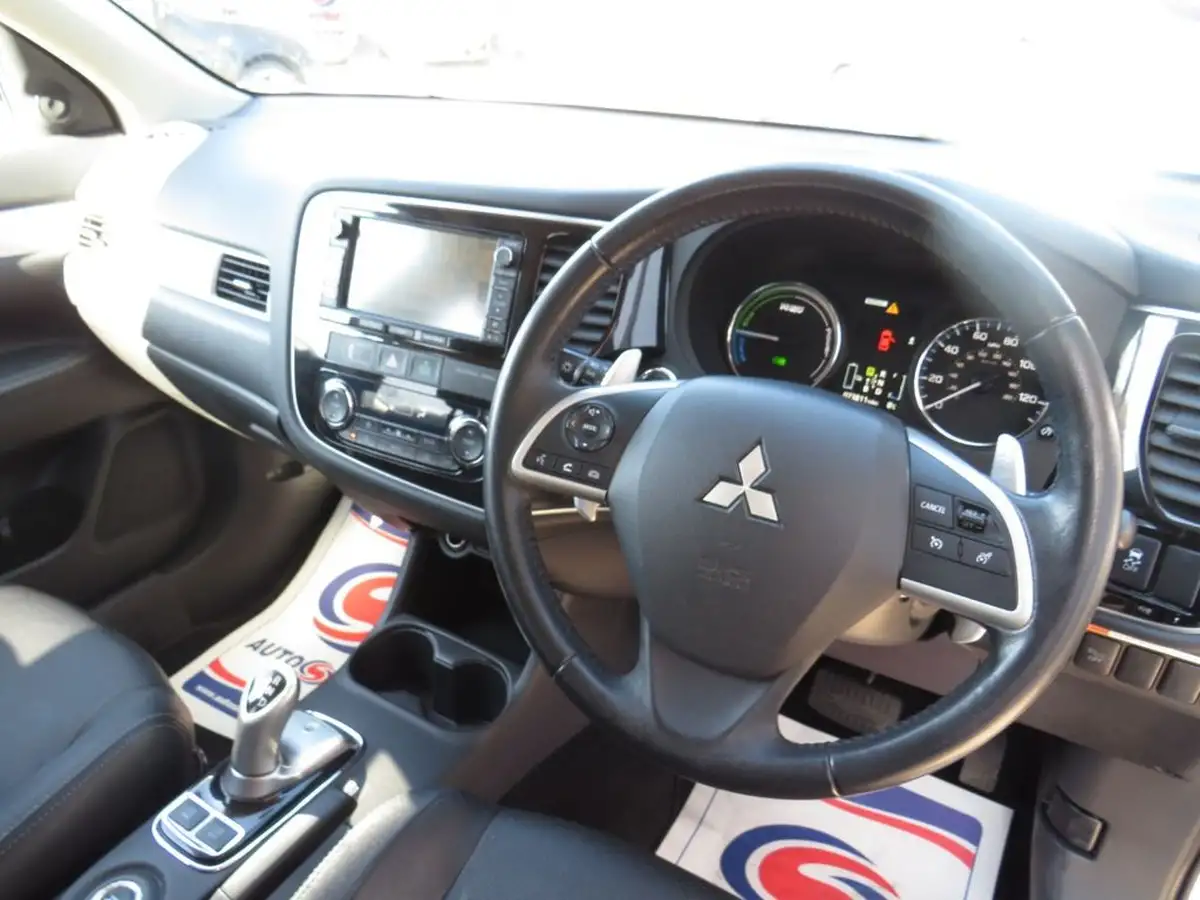 2015-mitsubishi-outlander-20-gx4h-big-4
