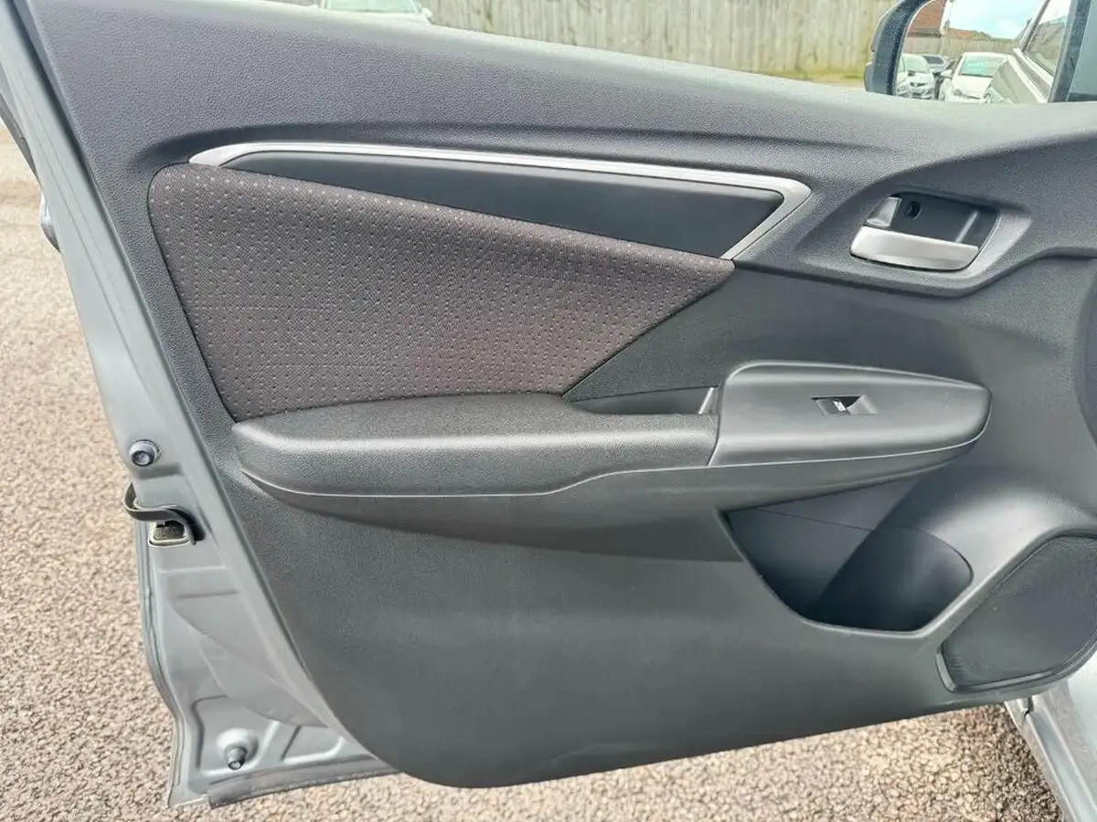 2016-honda-jazz-13-i-vtec-ex-cvt-big-29