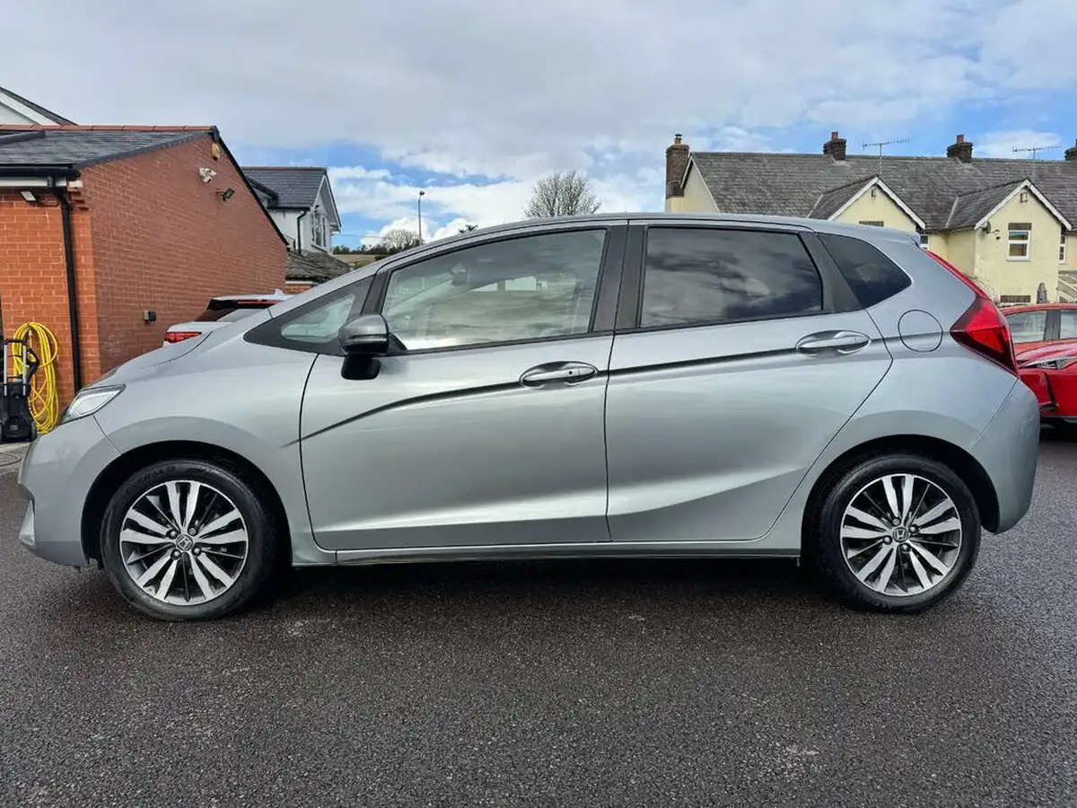 2016-honda-jazz-13-i-vtec-ex-cvt-big-5