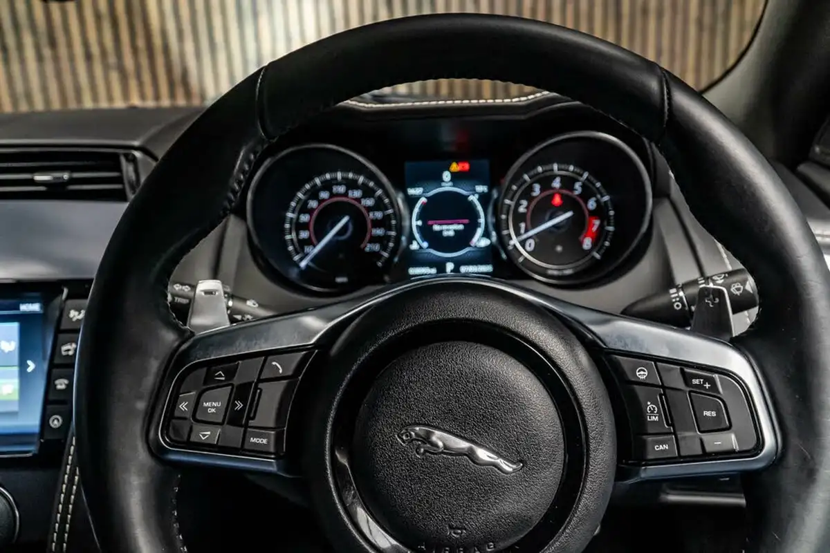 2017-jaguar-f-type-50-v8-sc-r-awd-coupe-big-32