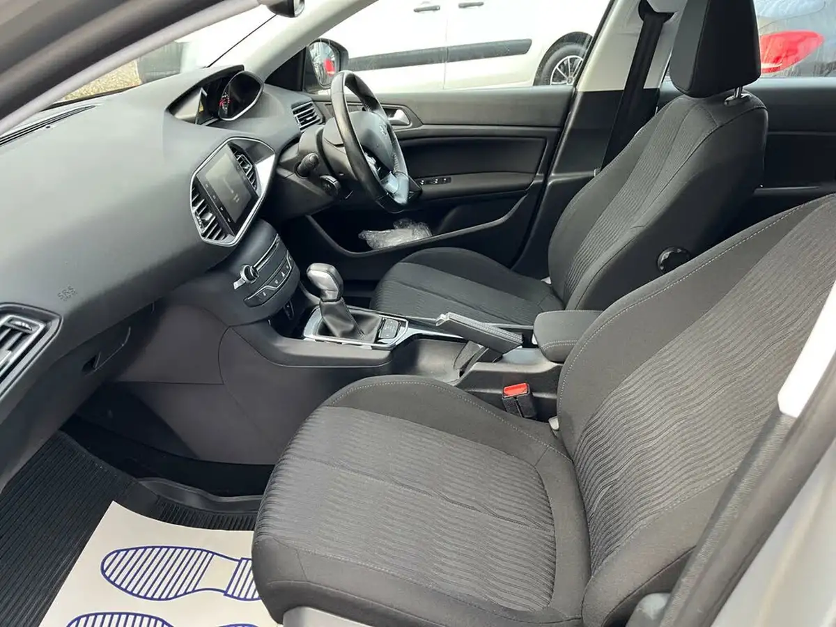 2016-peugeot-308-sw-16bluehdi-active-120bhp-eat6-big-10