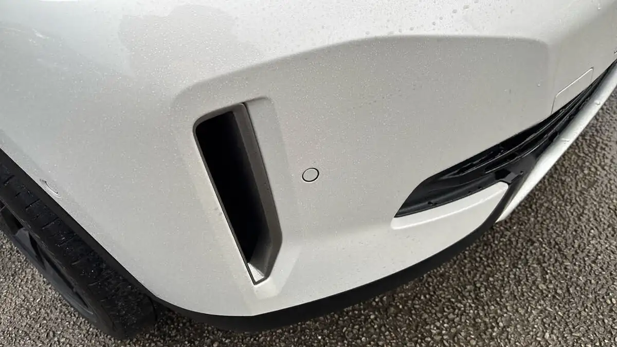 2021-bmw-ix3-e-premier-edition-big-22