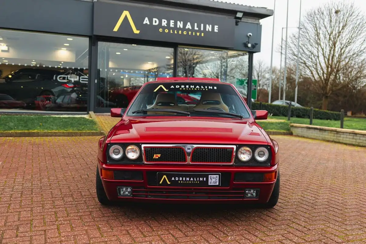 1993-lancia-delta-20-hf-integrale-big-11