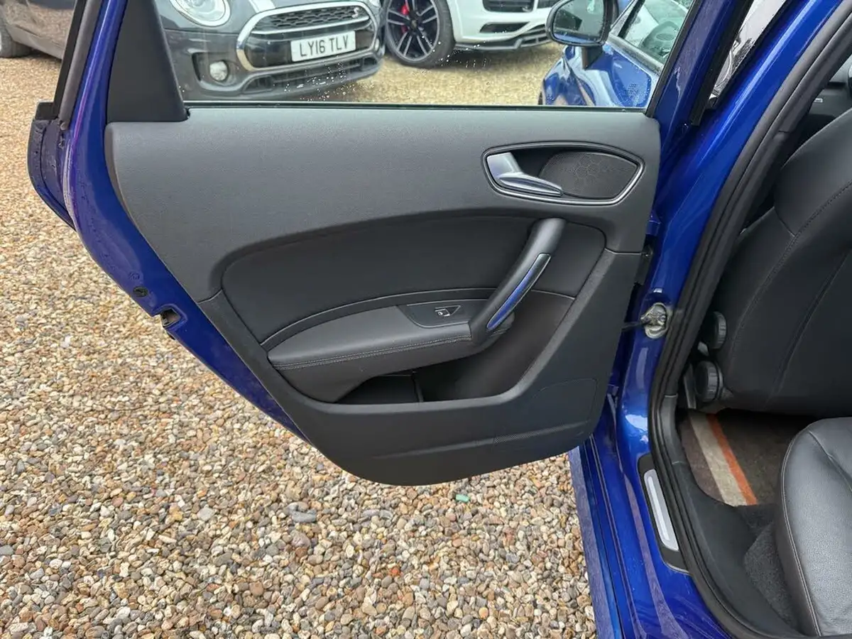 2015-audi-a1-20-s1-sportback-5d-big-65