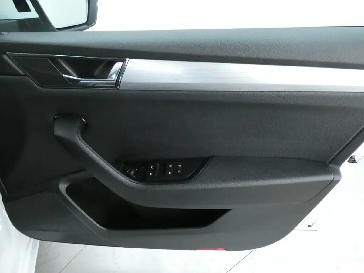2022-skoda-superb-14-tsi-se-technology-218ps-hatchback-big-28