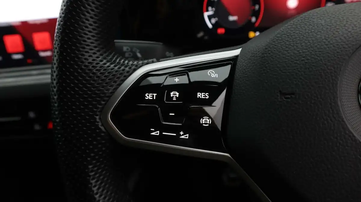 2021-volkswagen-golf-15-tsi-r-line-150ps-hatchback-big-24