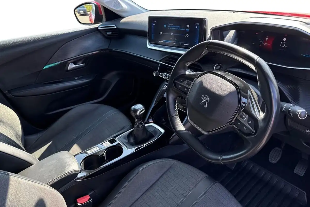 2020-peugeot-208-12-puretech-allure-premium-100bhp-big-6