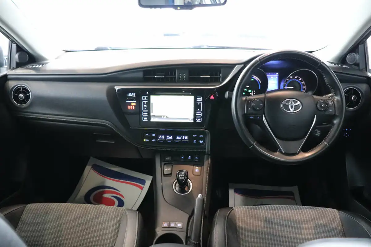 2015-toyota-auris-18-vvt-i-hsd-excel-estate-cvt-big-2