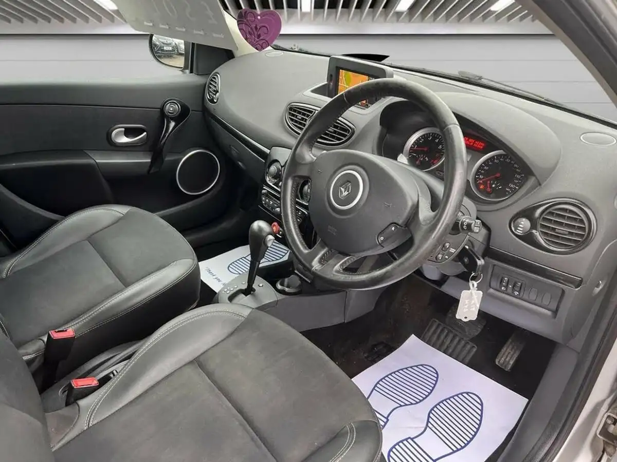 2012-renault-clio-16-dynamique-tom-tom-vvt-hatchback-5d-auto-big-12