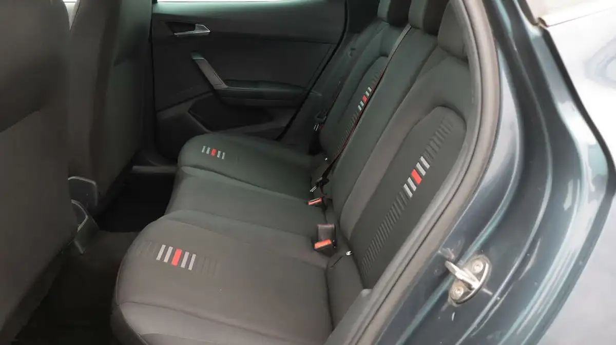 2021-seat-arona-10-tsi-fr-red-edition-big-16