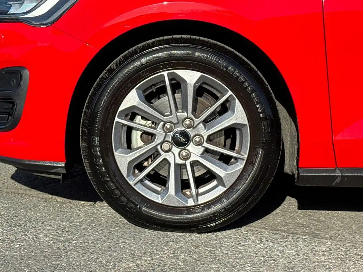 2024-ford-focus-10t-titanium-125ps-hatchback-big-8