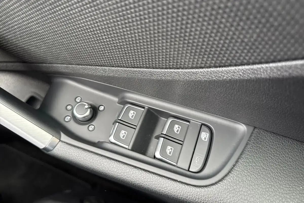 2022-audi-q2-10-30-tfsi-s-line-big-39
