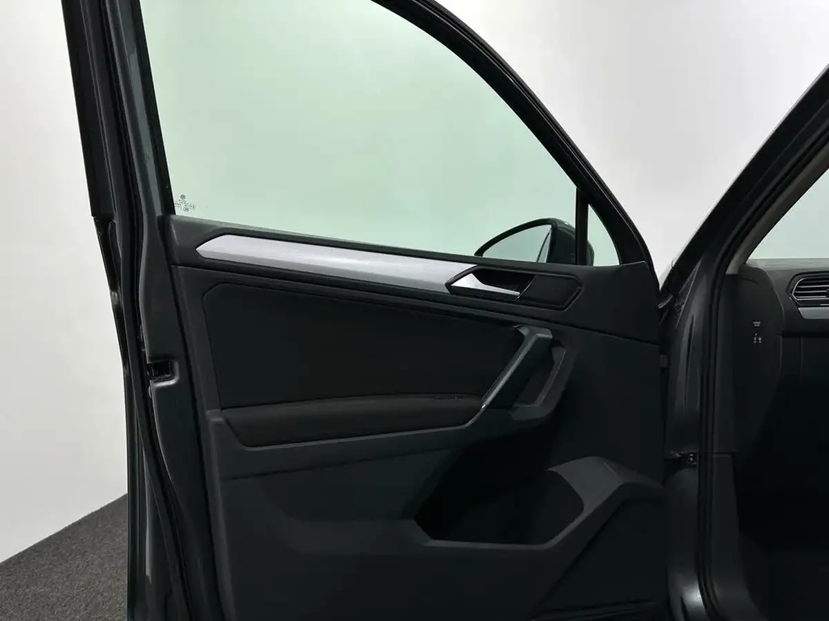 2016-volkswagen-tiguan-20tdi-se-navigation-150ps-bmt-big-36