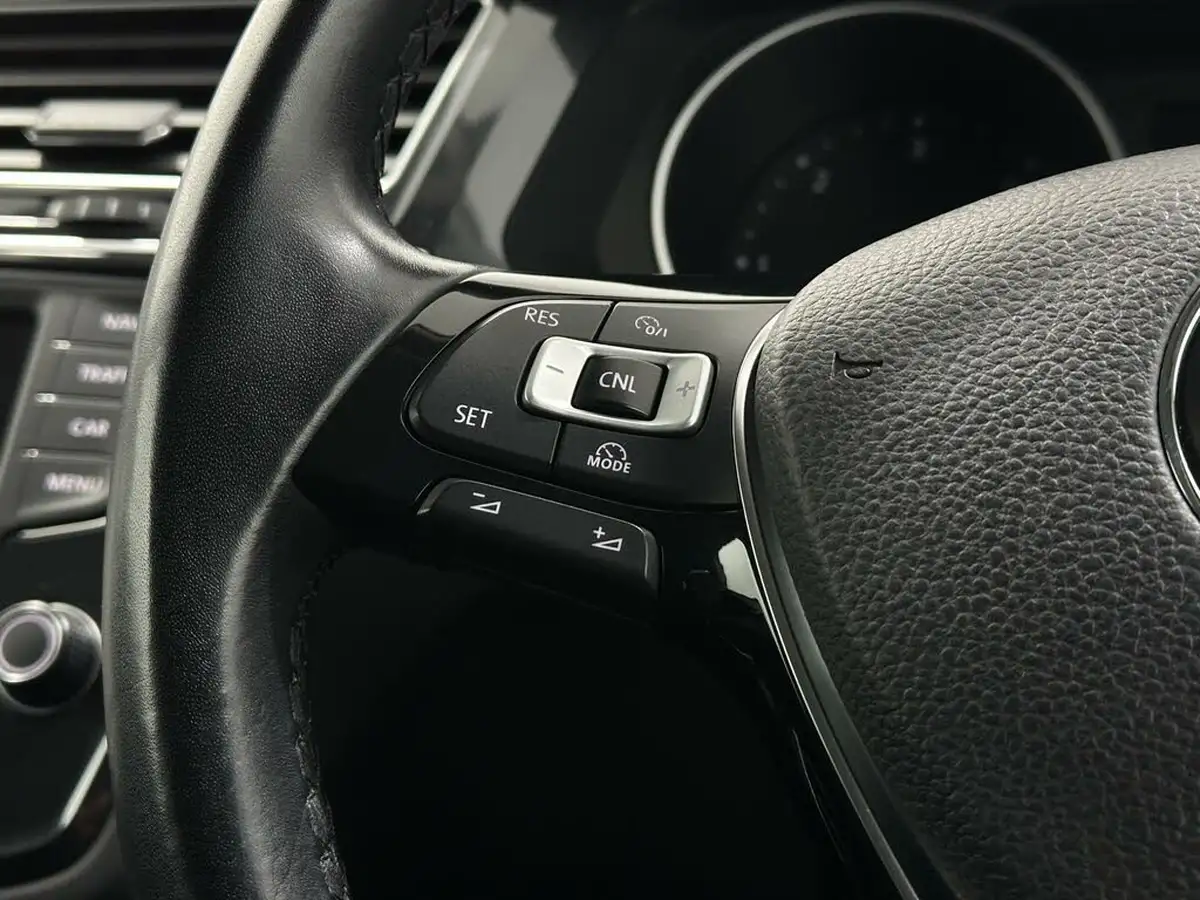 2016-volkswagen-tiguan-20tdi-se-navigation-150ps-bmt-big-12