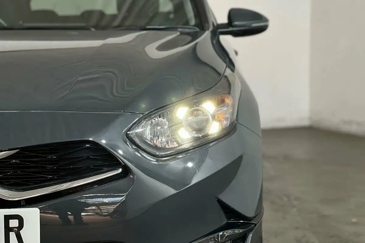 2022-kia-ceed-15-t-gdi-3-hatchback-big-15