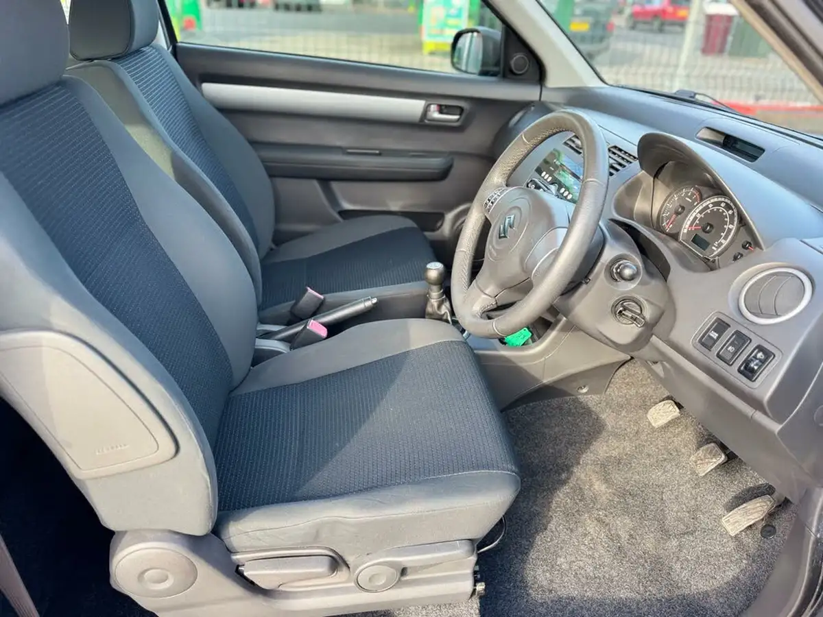 2008-suzuki-swift-15-glx-3d-big-30