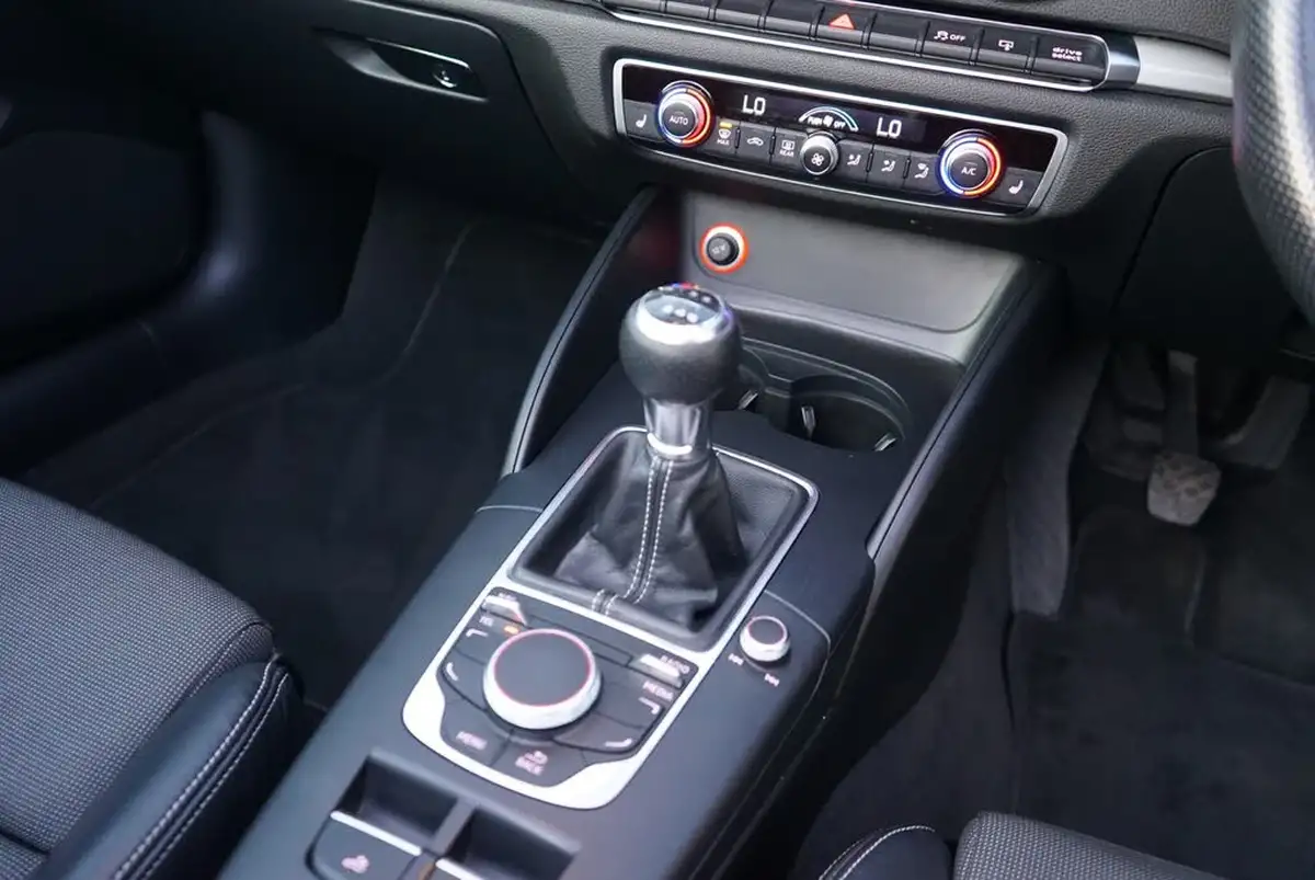 2015-audi-a3-cabriolet-20-tdi-s-line-150ps-big-56