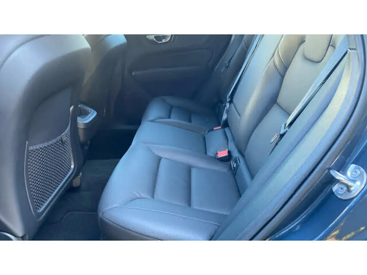 2021-volvo-xc60-20-b5-momentum-awd-big-32